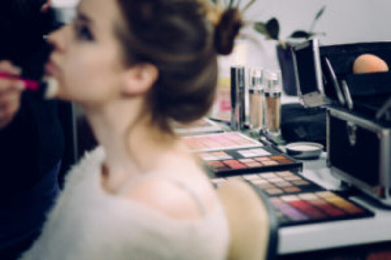 Get a New Look With a Makeup Specialist Spring Do Over